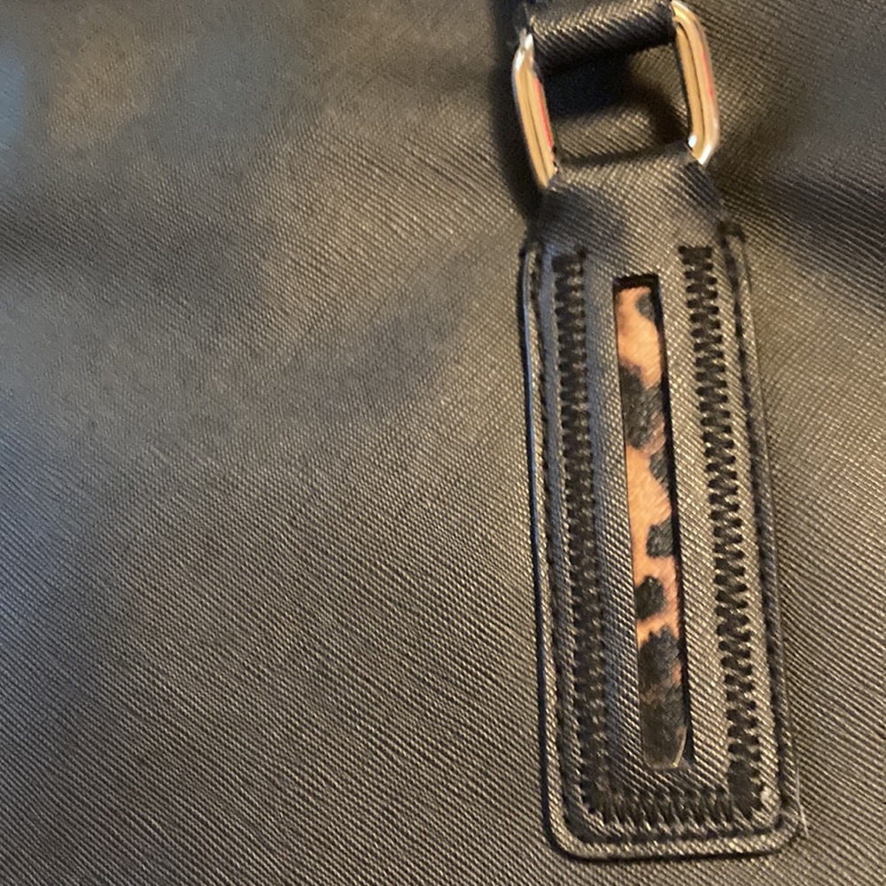 Stella & Dot large shoulder bag One big pocket and 2 small inside one outside